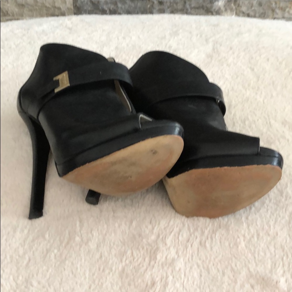 Michael Kors🌹booties with gold hardware - Picture 3 of 7